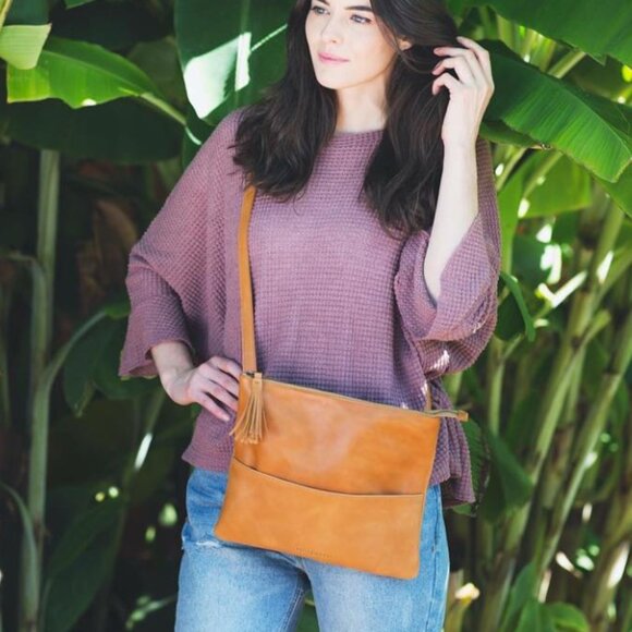 Kelly Moore Clutch Carry All (convertible, removable straps) - Picture 6 of 7